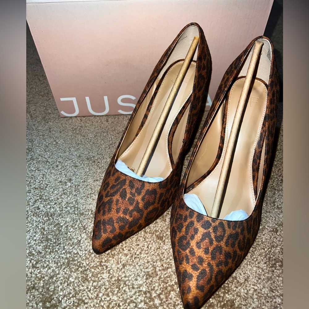 New in box size 9 Women’s animal print heels
